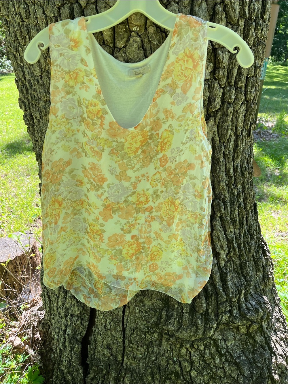 ⭐️Guisy Silk Sleeveless Blouse in size M